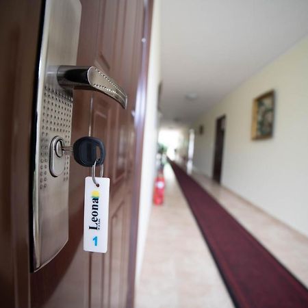 Prenociste Leona Aparthotel Veliko Gradiste Ngoại thất bức ảnh