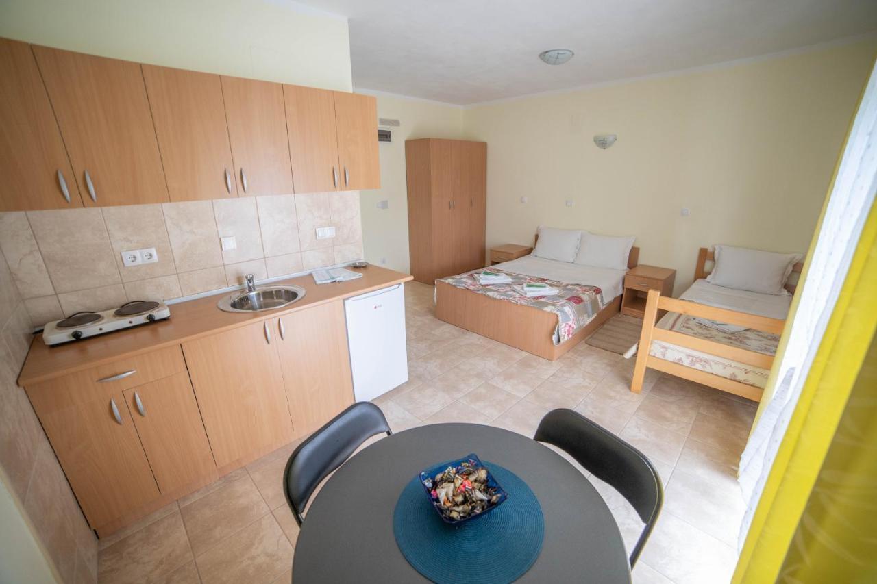 Prenociste Leona Aparthotel Veliko Gradiste Ngoại thất bức ảnh
