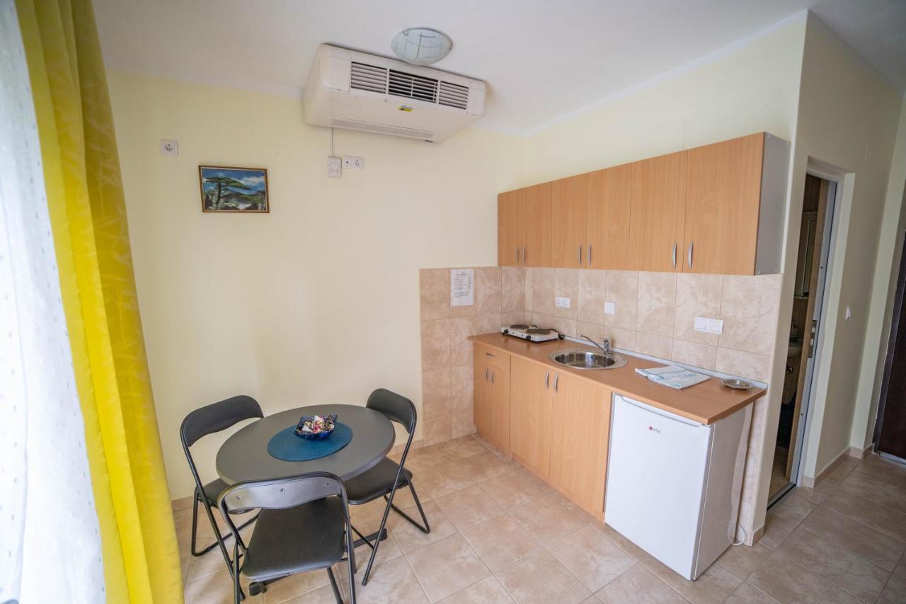 Prenociste Leona Aparthotel Veliko Gradiste Ngoại thất bức ảnh