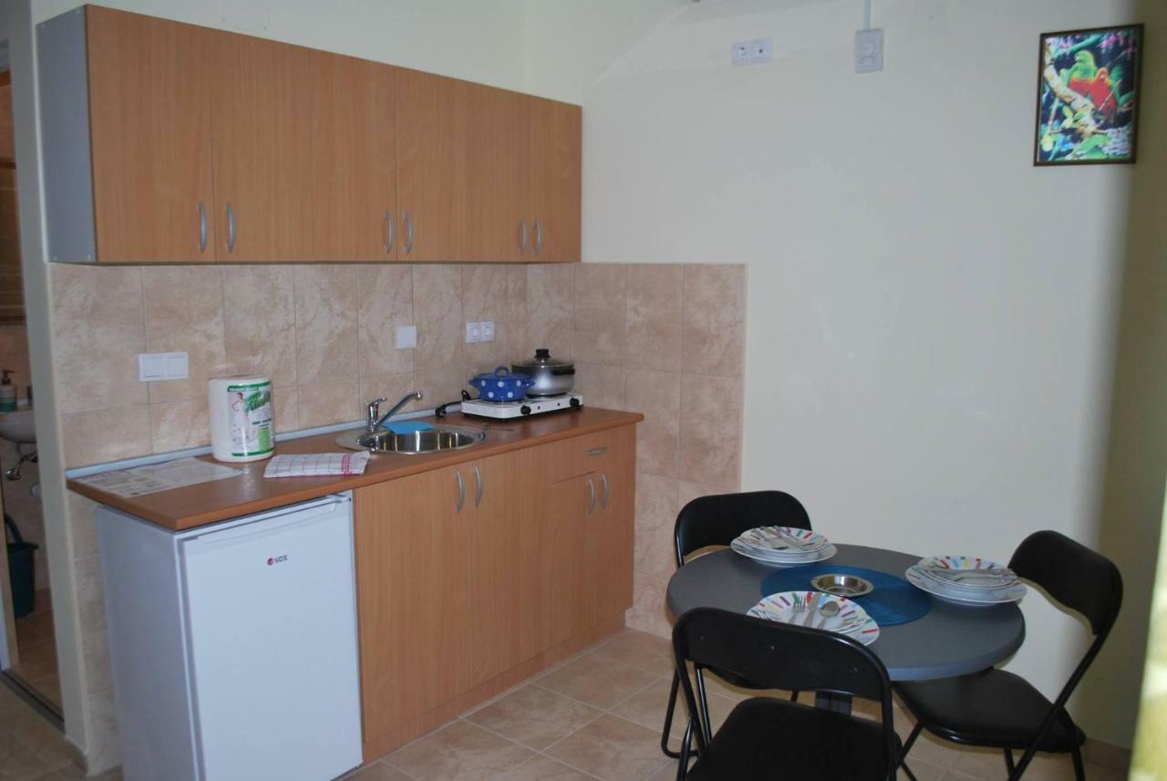 Prenociste Leona Aparthotel Veliko Gradiste Ngoại thất bức ảnh