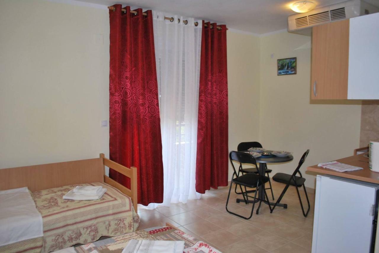 Prenociste Leona Aparthotel Veliko Gradiste Ngoại thất bức ảnh