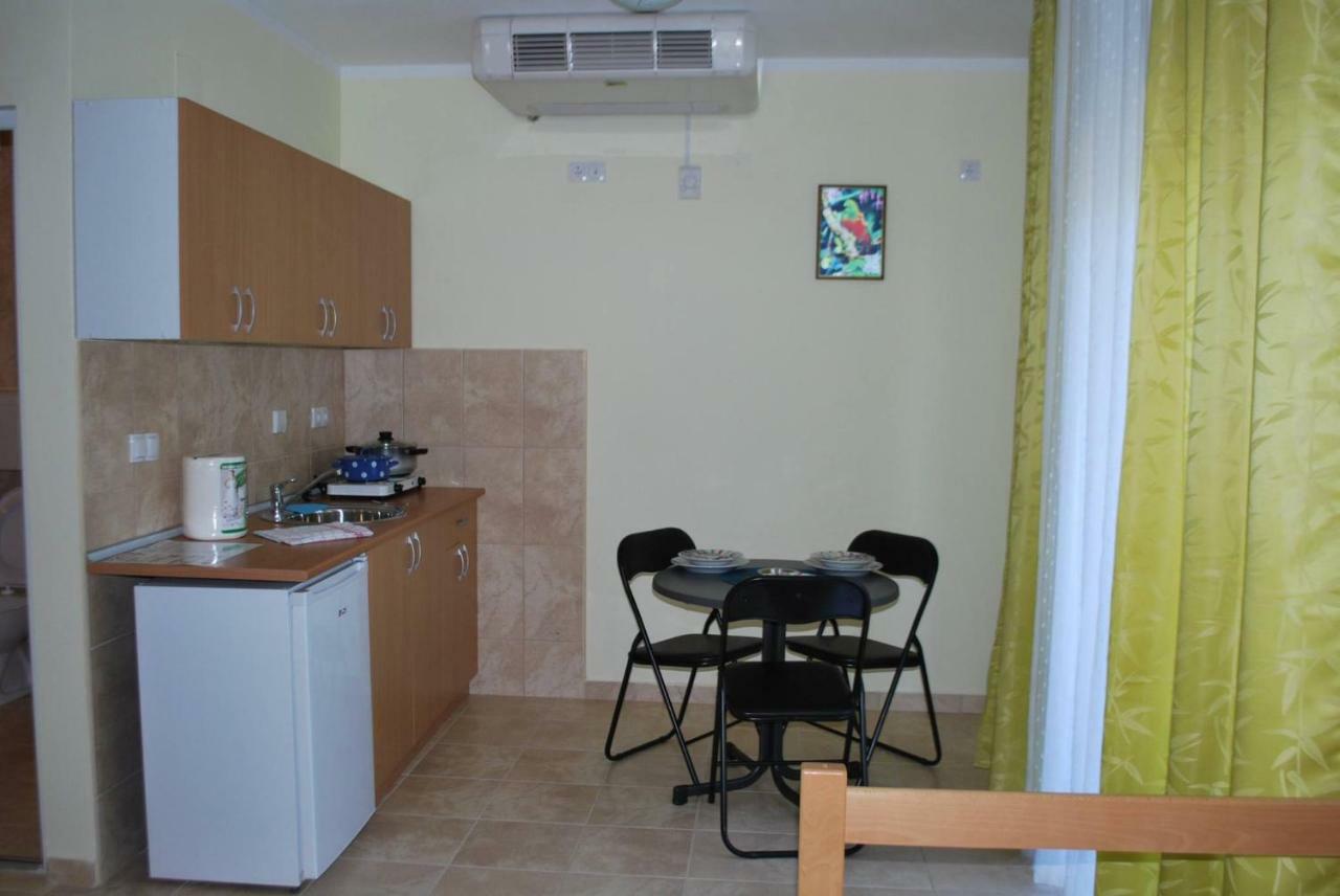 Prenociste Leona Aparthotel Veliko Gradiste Ngoại thất bức ảnh